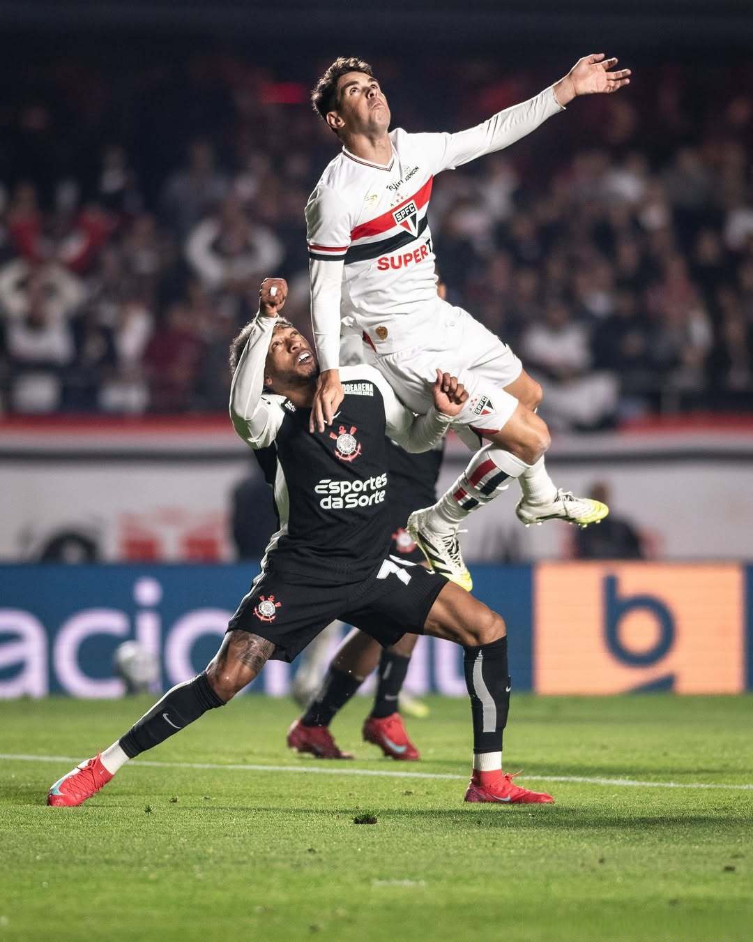 离谱！巴塞罗那围绕足总杯临场应变马赛清晨造点机会，塞维利亚再遭质疑备战德甲的简单介绍