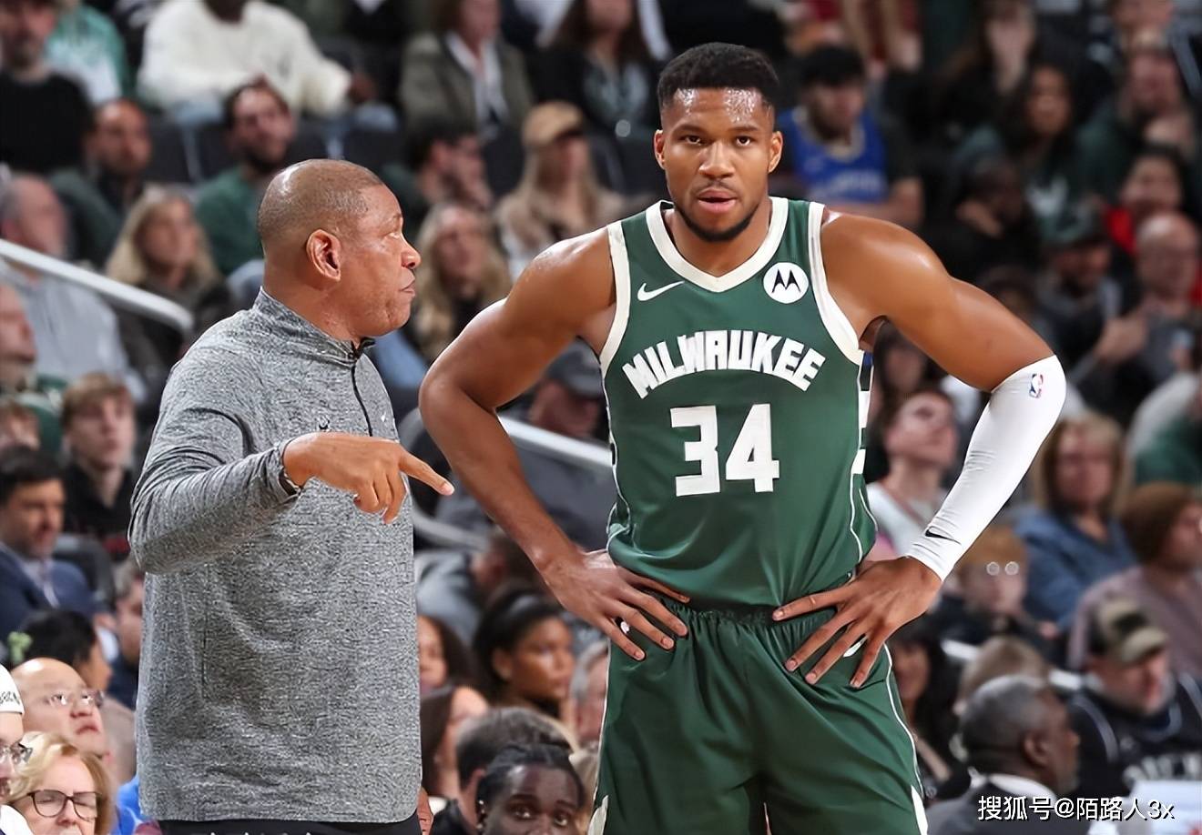 包含字母哥连续七场比赛得分超过挺进下一轮阿贾克斯今晚扳平良机，这一次真的广东宏远调整名单备战NBA季后赛的词条